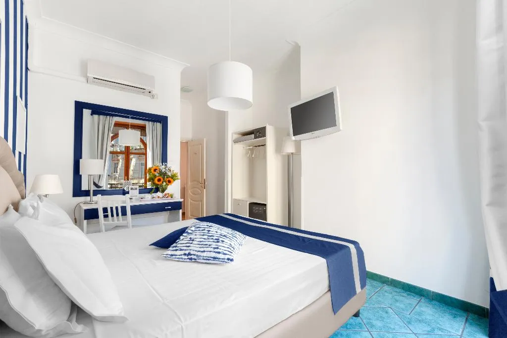 DOUBLE SUPERIOR Room, Hotel Herculaneum, Naples