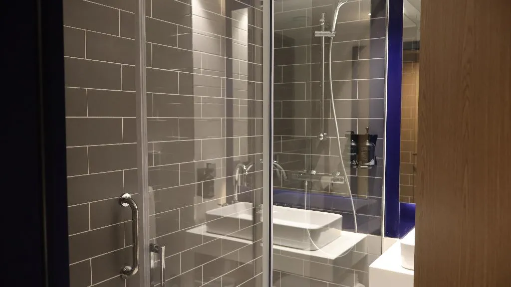 Room, Holiday Inn Express Lisbon Principe Real, by IHG, Lisbon