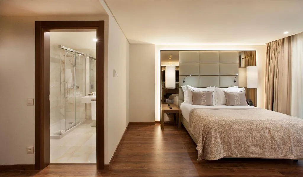 DOUBLE SUPERIOR SEA VIEW Room, (Madeira) Turim Santa Maria Hotel, Madeira