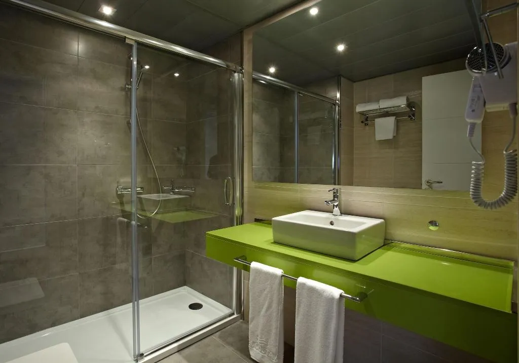 DOUBLE PARTIAL SEA VIEW Room, Costa Azul, Majorca