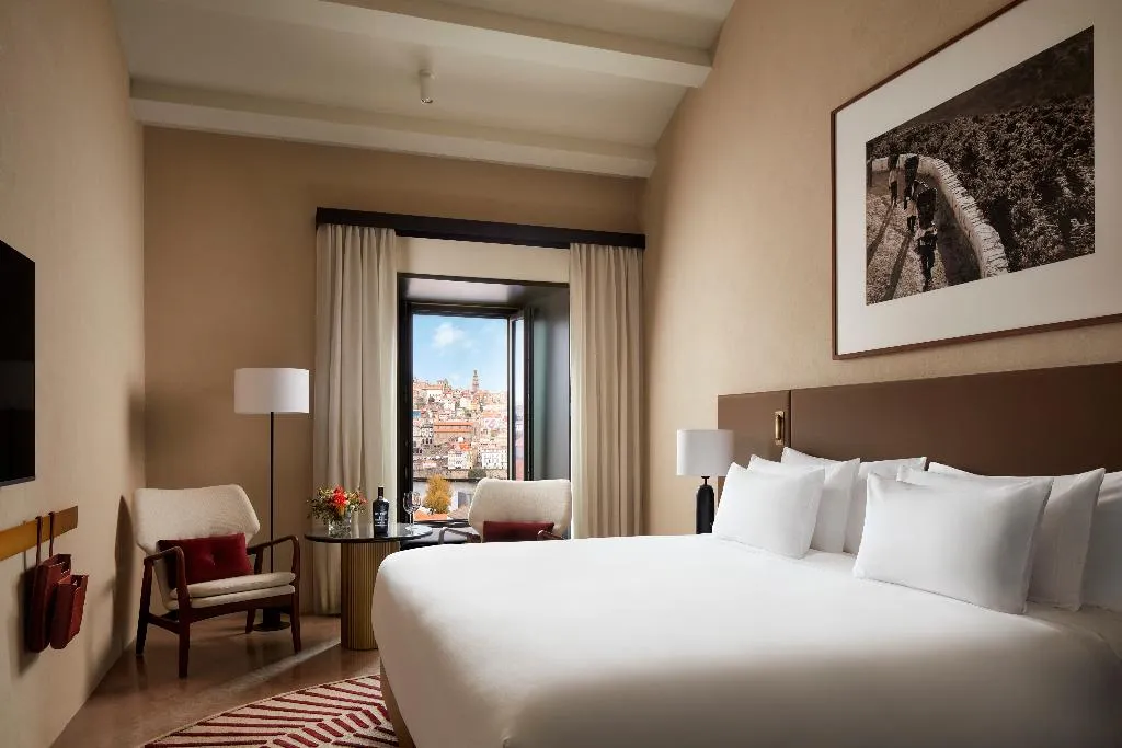 DOUBLE DELUXE RIVER VIEW Room, Tivoli Kopke Porto Gaia Hotel, Porto