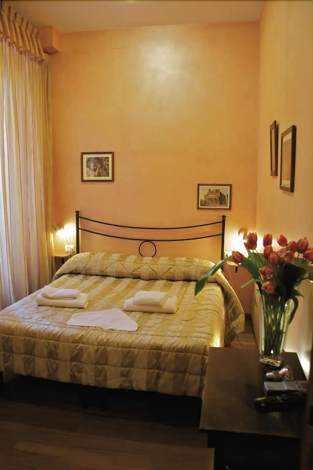 Room, B&B Desiderio di Roma, Naples