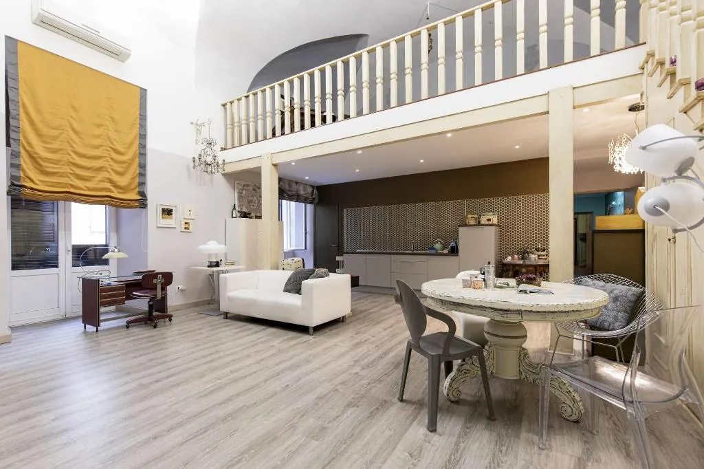 Room, Home&More, Naples