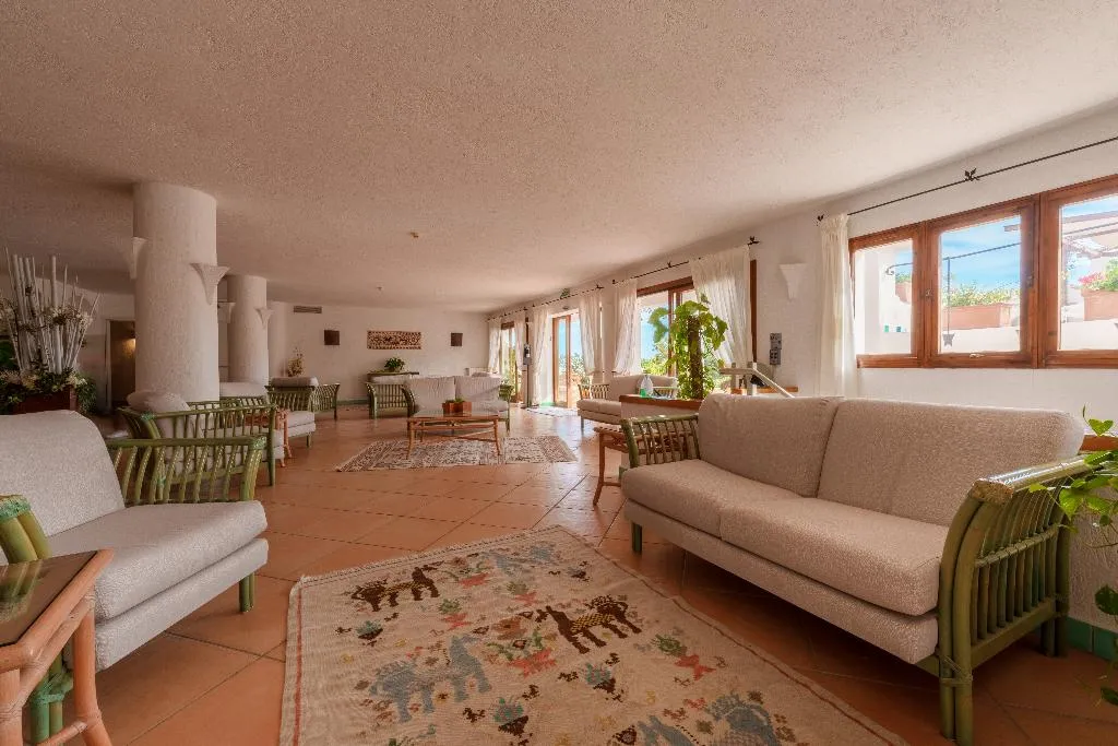 Lobby, Punta Est, Olbia