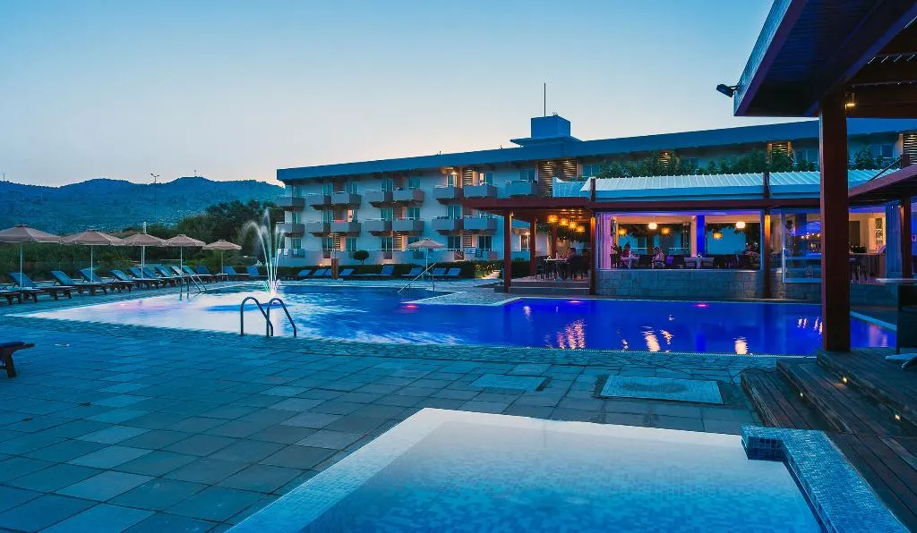 Pool, Zoes, Rhodes