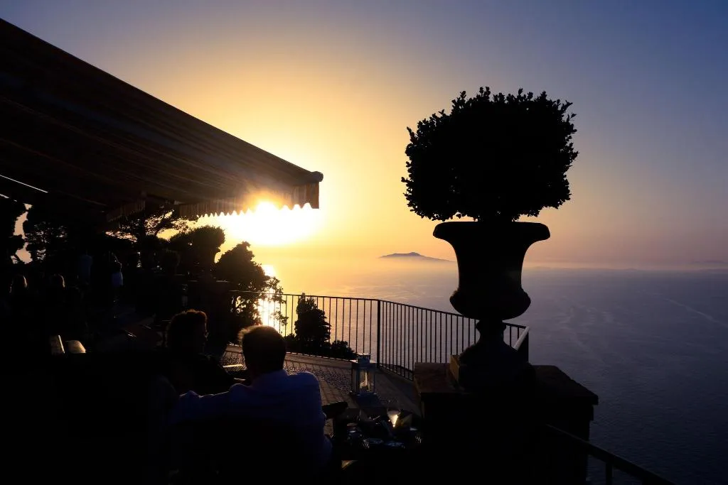 Bar, Caesar Augustus, Naples