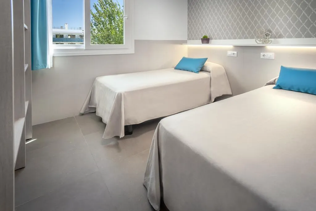 APARTMENT CAPACITY 6 TWO BEDROOMS Room, Rentalmar Salou Playa Family Suites, Costa Dorada