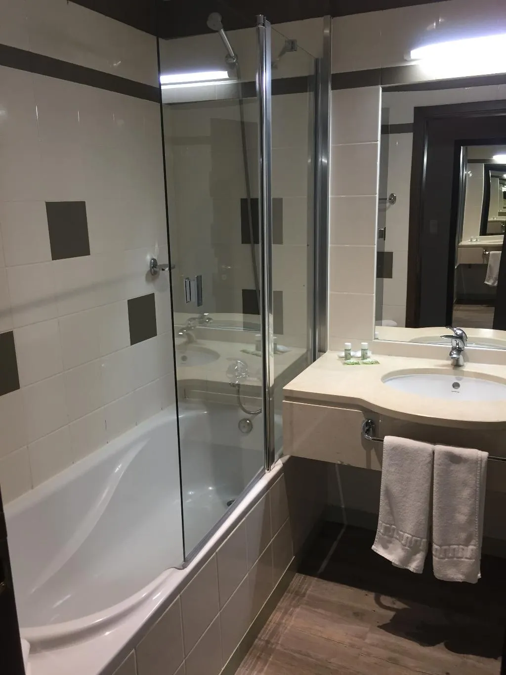 Double or Twin MOUNTAIN VIEW Room, Euro Moniz, Madeira