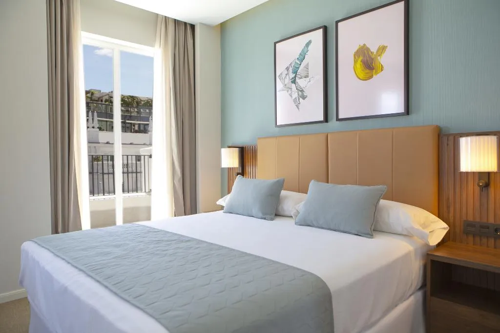 DOUBLE SUPERIOR WITH TERRACE Room, Hotel Riu Plaza España, Madrid