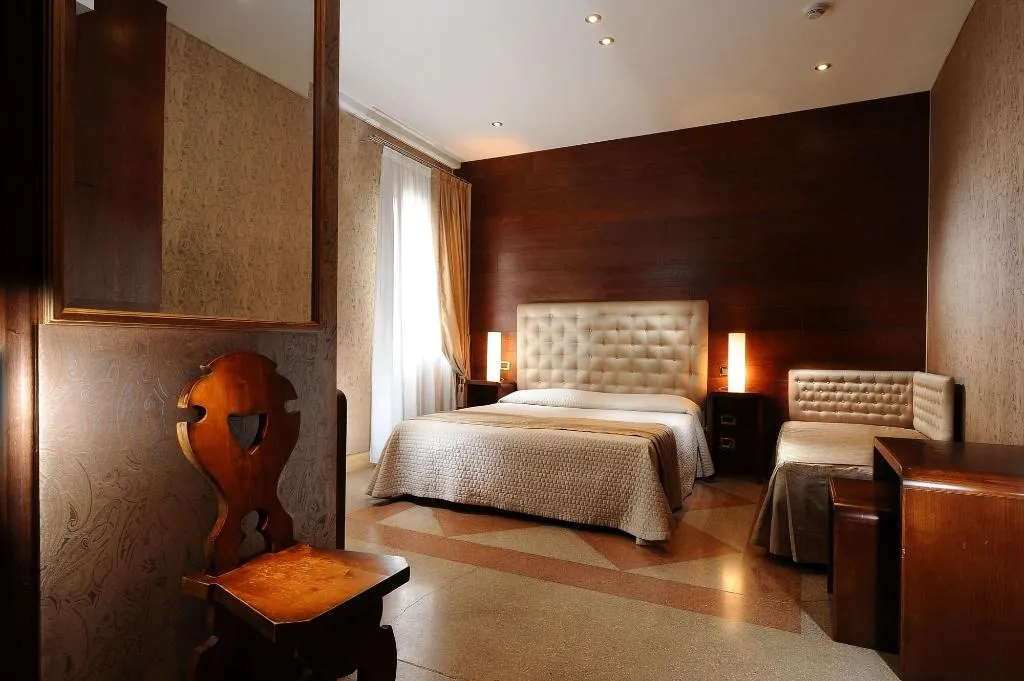 Room, Abbazia, Venice