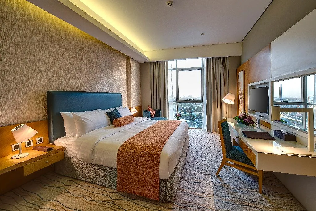 DOUBLE SUPERIOR Room, Royal Continental Hotel, Dubai