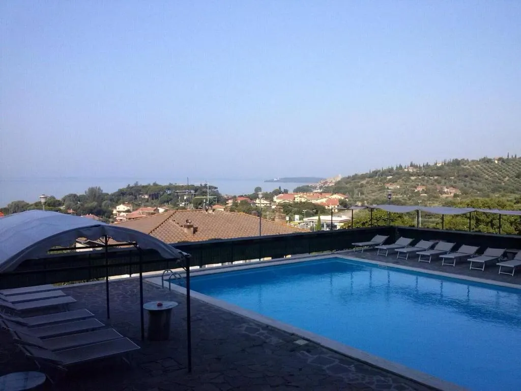 Pool, Cavalieri, Perugia