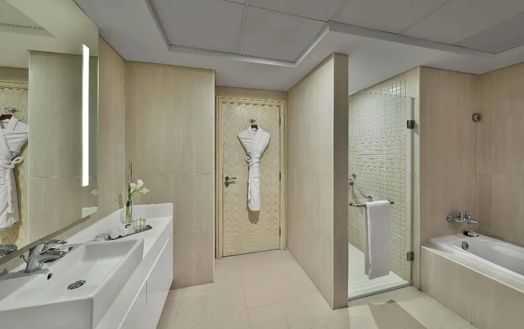 SUITE THREE BEDROOMS Room, DoubleTree by Hilton Dubai, Jumeirah Beach, Dubai