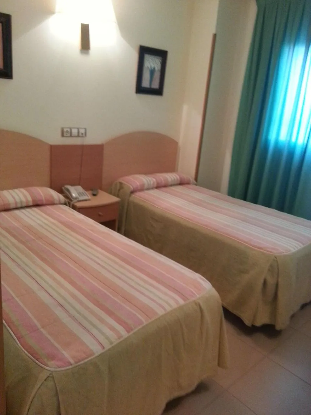 Room, Hostal El Arco, Madrid