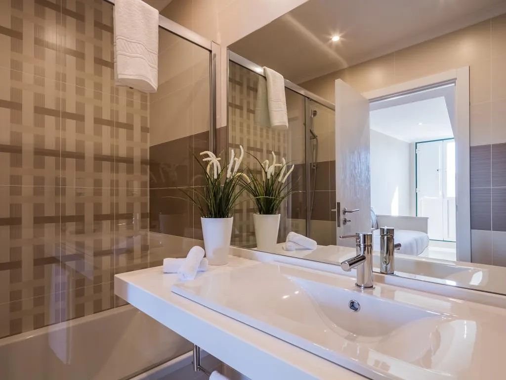 DOUBLE SUPERIOR Room, Vila Garden Guesthouse, Lisbon