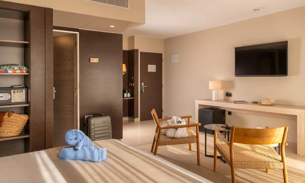JUNIOR SUITE STANDARD Room, AQUA Hotel The Breeze & Spa - Adults Only +18, Costa Brava