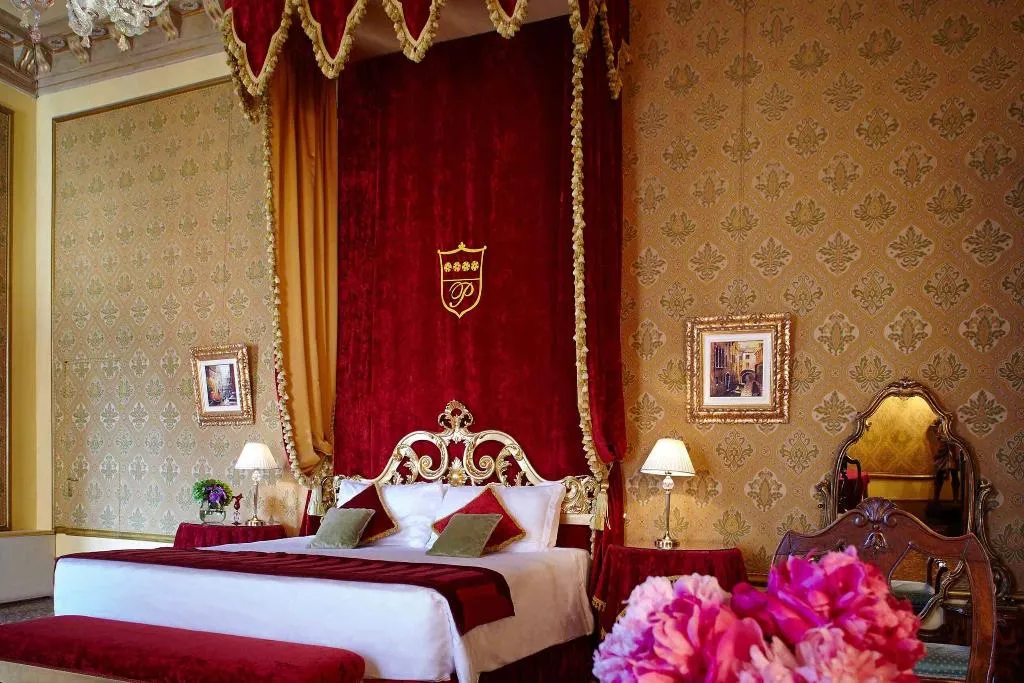 JUNIOR SUITE CANAL VIEW Room, Palazzo Paruta, Venice