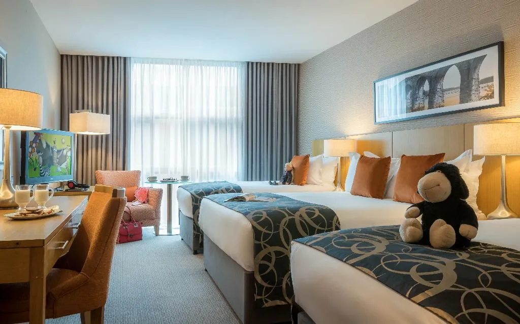 FAMILY ROOM DELUXE Room, Clayton Hotel Leopardstown, Dublin