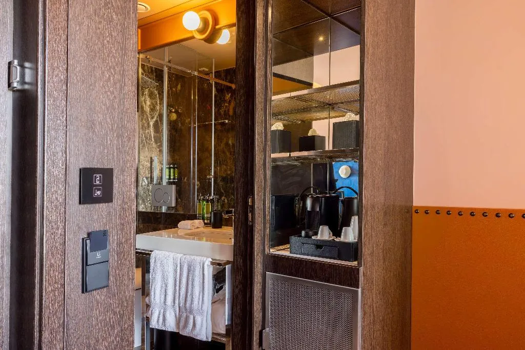 Double or Twin GUEST ROOM QUEEN BED Room, Cenica Porto Hotel, Curio Collection By Hilton, Porto