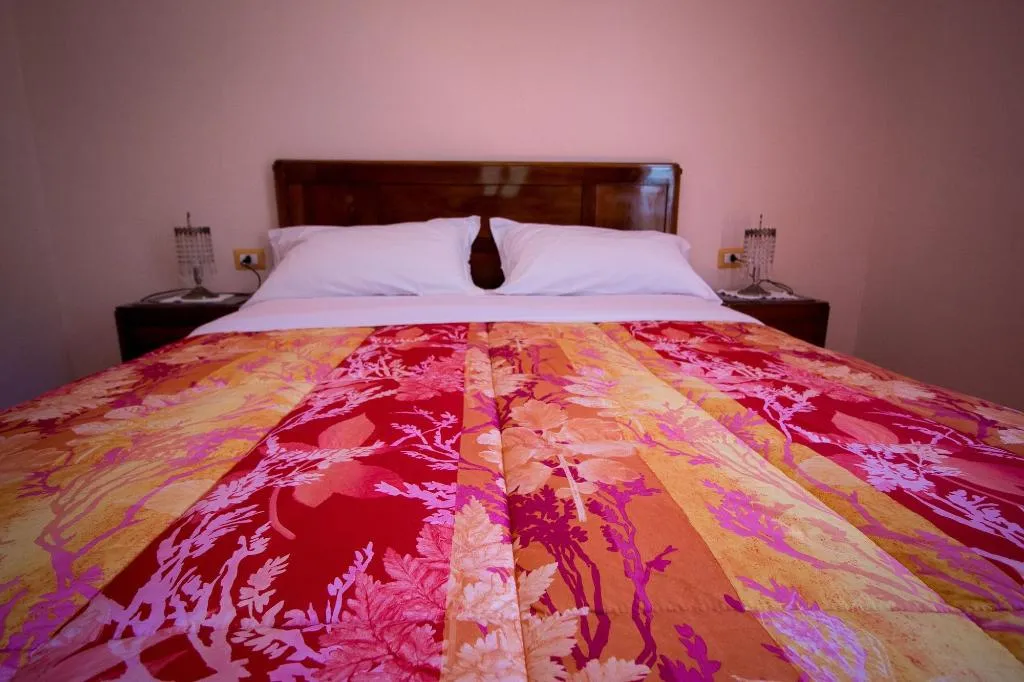 Room, B&B La Zagara, Naples