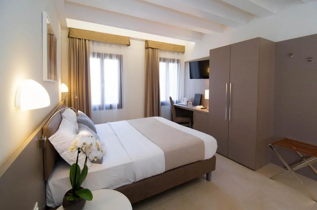 DOUBLE STANDARD Room, Leone, Venice