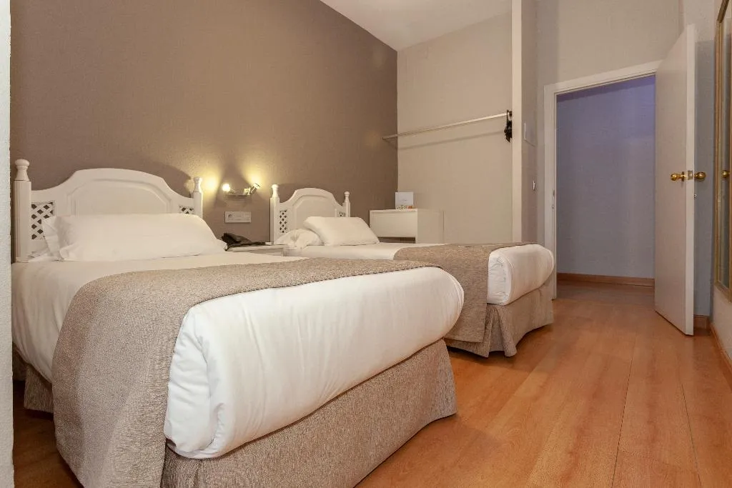 SINGLE STANDARD Room, AACR Monteolivos Hotel, Seville