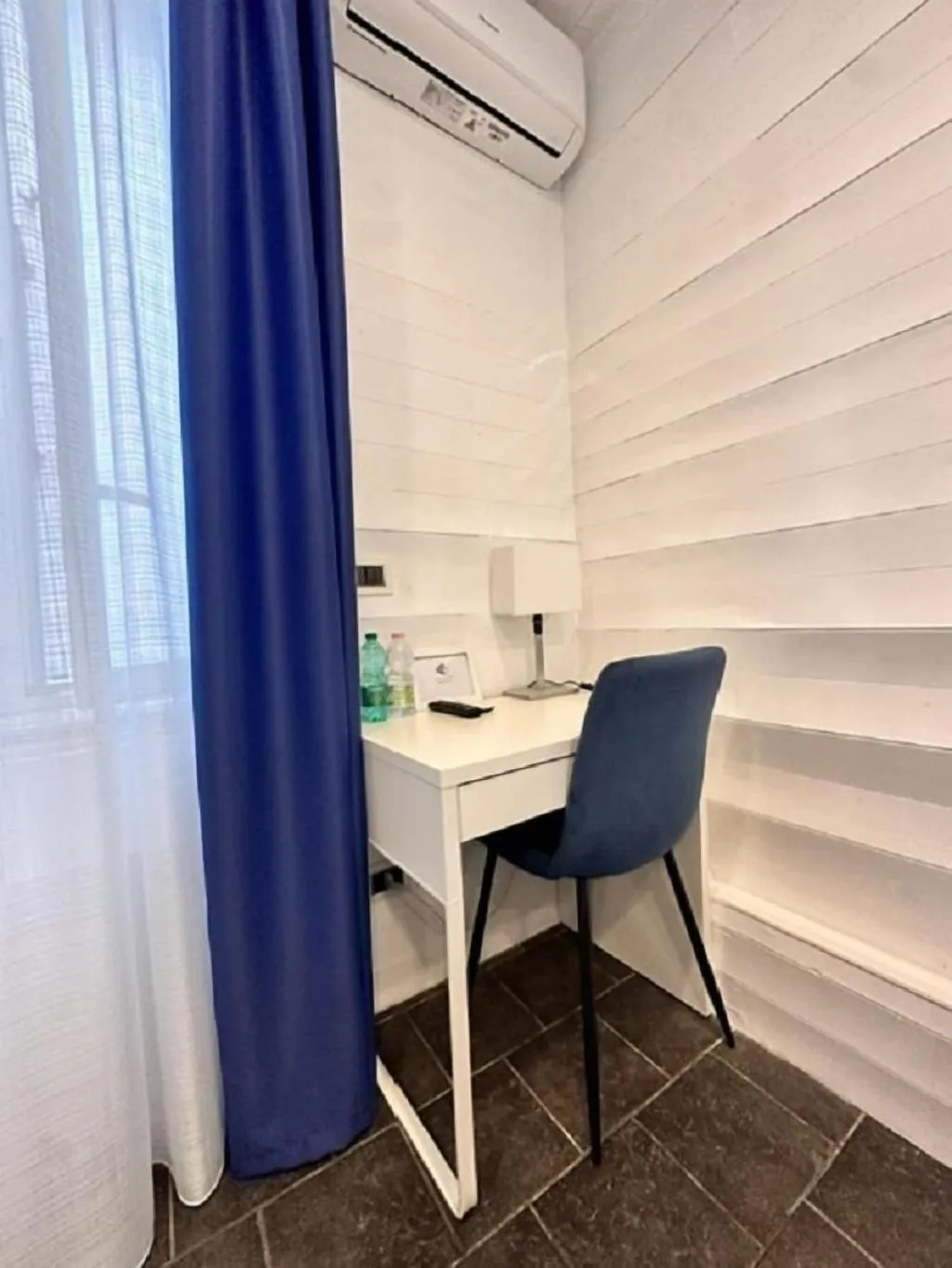 Room, Yacht Club Angioino, Naples