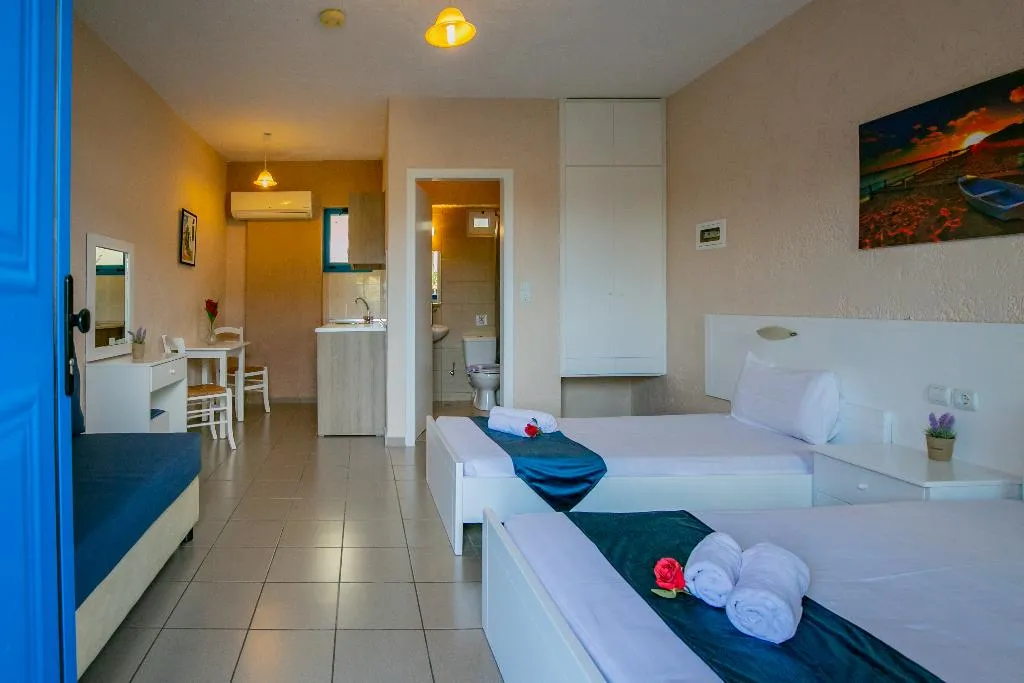 STUDIO CAPACITY 3 Room, Mareva Apartments, Crete