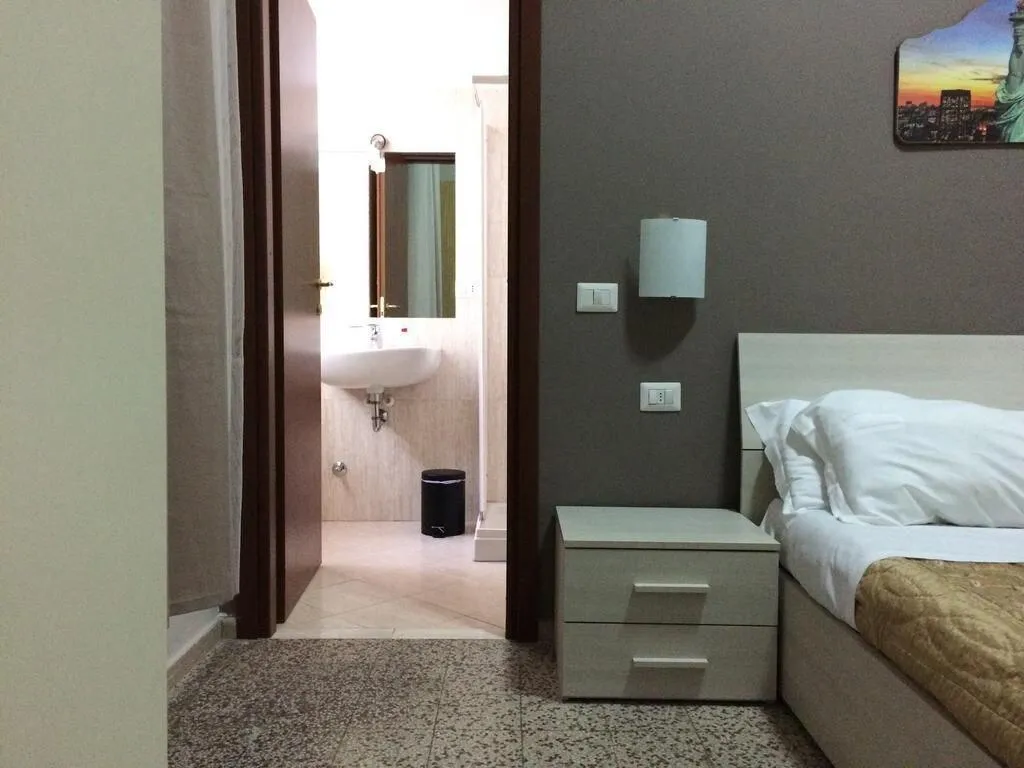 Room, B&B Residenza Paradiso, Milan