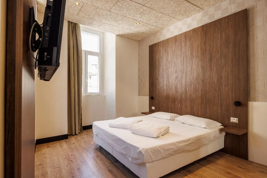 FAMILY ROOM SUPERIOR Room, Grand Hotel Riva, Milan