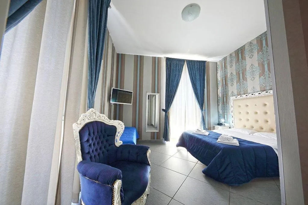 Room, New Sayonara, Naples