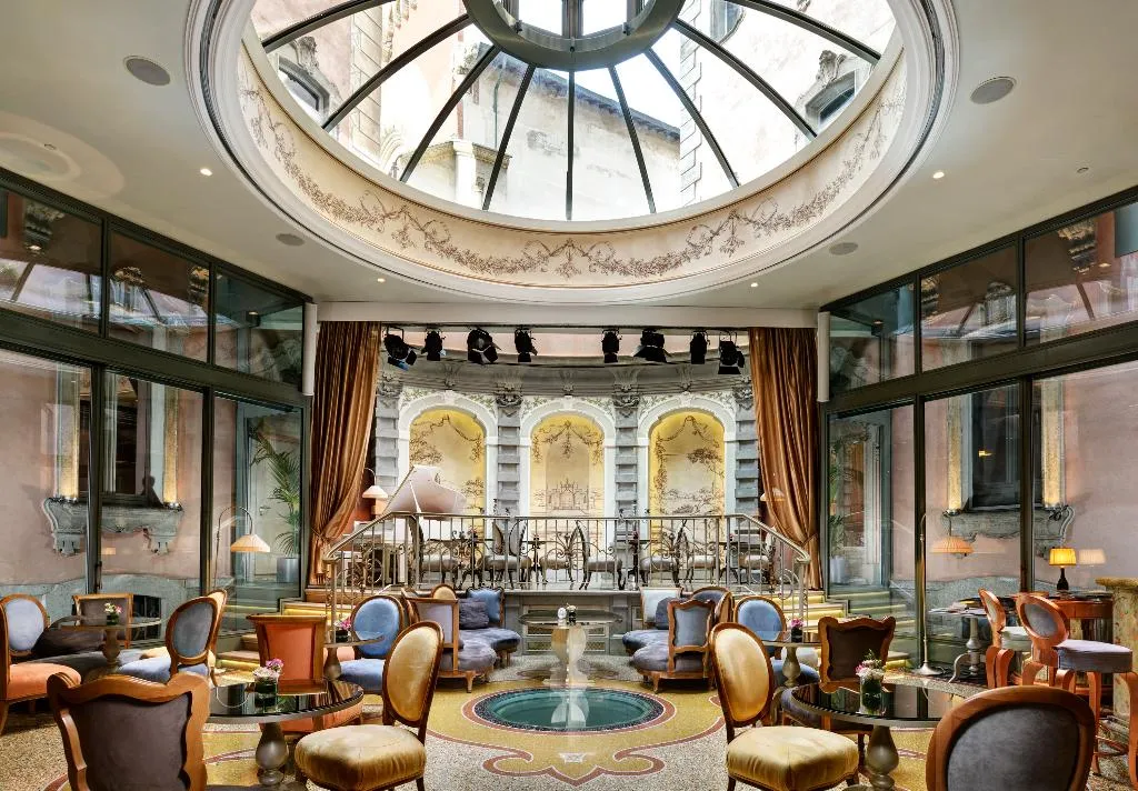 Bar, Chateau Monfort, Milan
