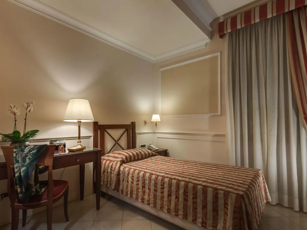 SINGLE STANDARD Room, Palazzo Cardinal Cesi, Rome