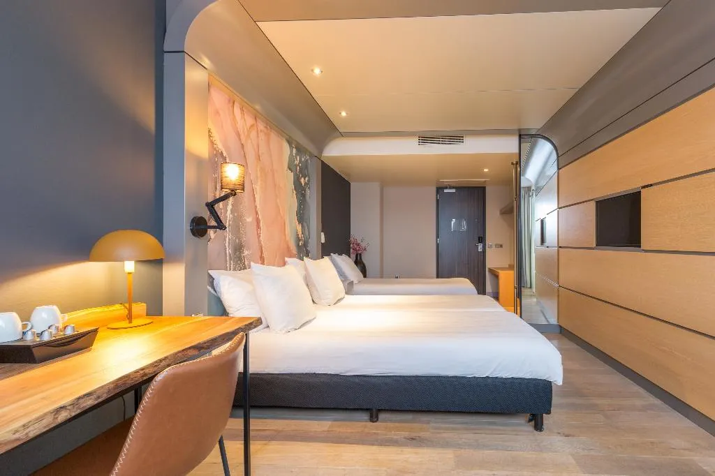 TRIPLE COMFORT Room, Leonardo Hotel Almere City Center, Amsterdam