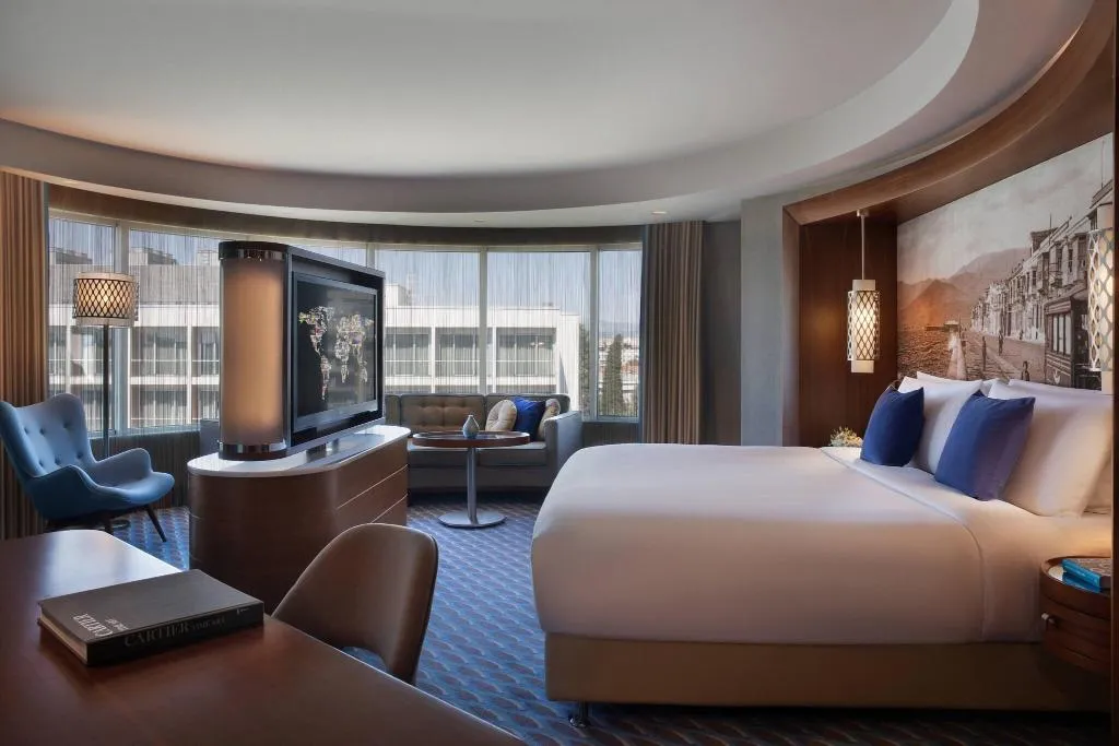 JUNIOR SUITE KING SIZE BED Room, Renaissance Izmir, Izmir