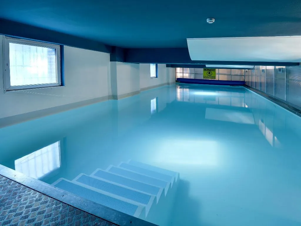 Pool, Plus Prague, Prague