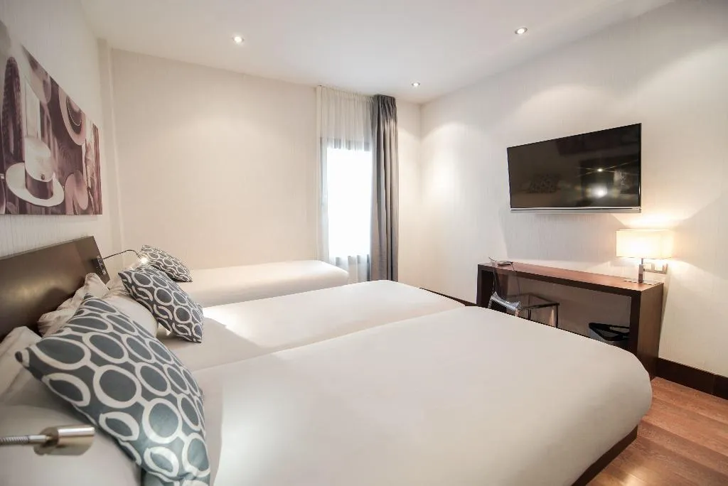 TRIPLE STANDARD Room, Petit Palace Marques Santa Ana, Seville