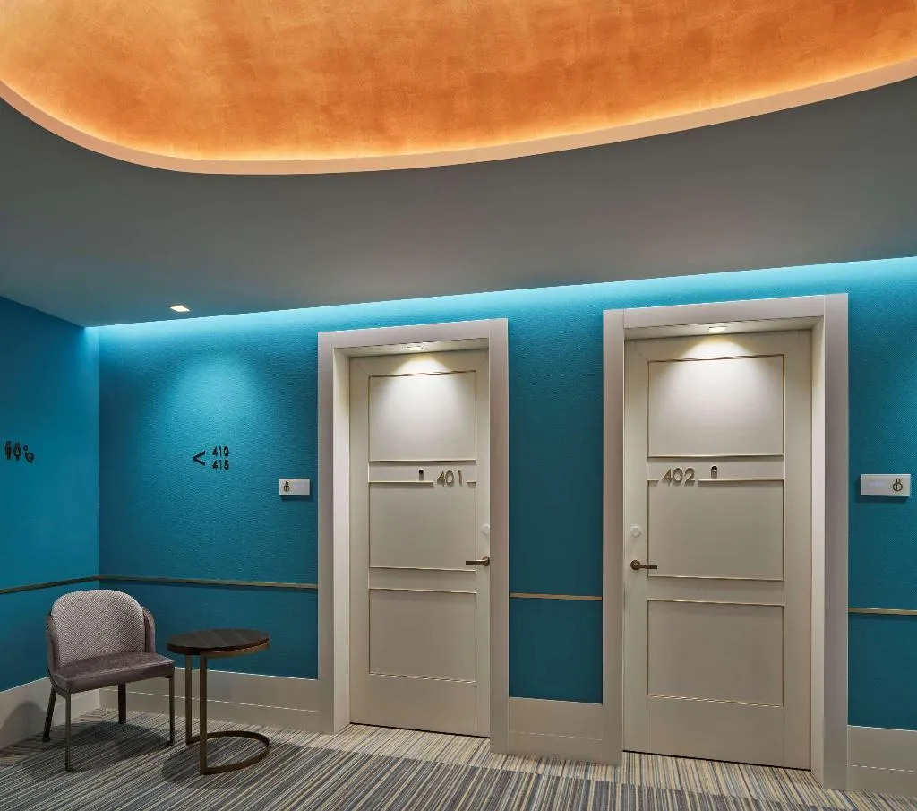 Lobby, de Bonart Naples-Curio Collection by Hilton, Naples