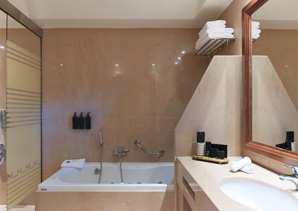 DOUBLE DELUXE POOL VIEW Room, Seafos Luxury Resort & Spa, Kalamata