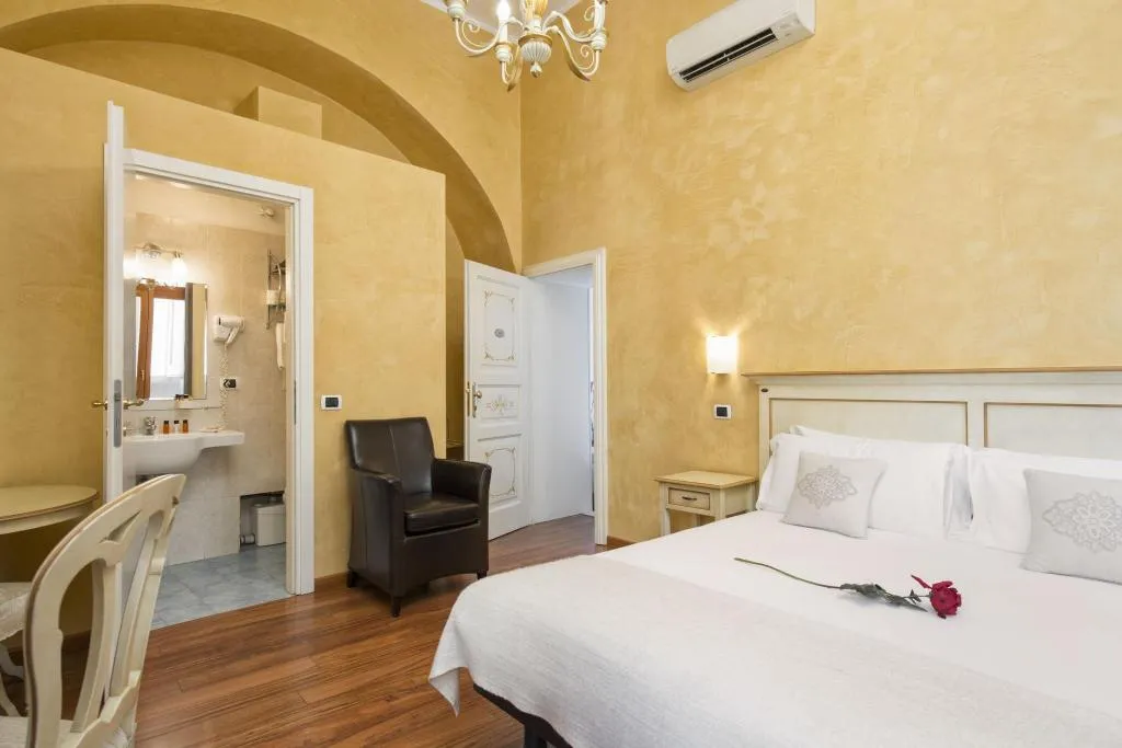 DOUBLE SUPERIOR Room, Navona Tower Relais, Rome