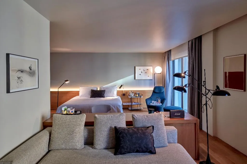 JUNIOR SUITE STANDARD Room, Sir Victor Hotel part of Sircle Collection, Barcelona