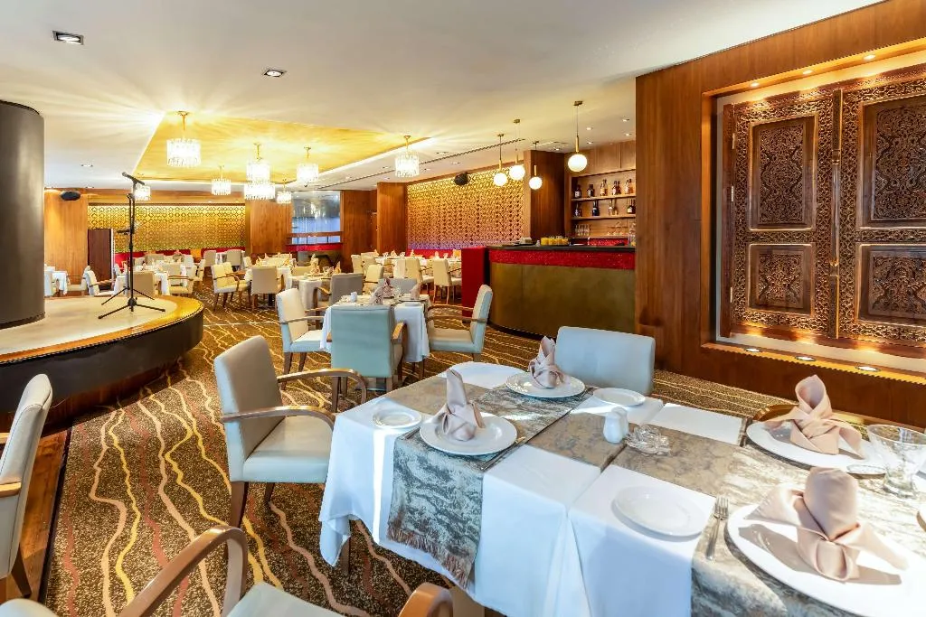Restaurant, Montreal Barsha Hotel, Dubai
