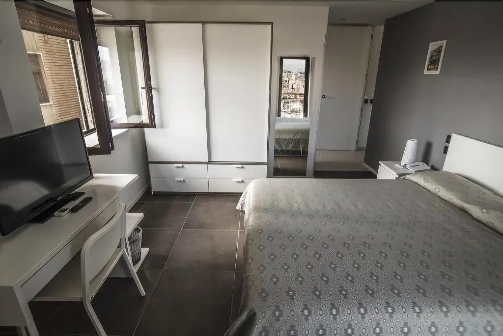 Room, B&B Locanda Mediterranea, Naples