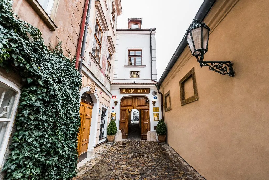 General view, Golden Well, Prague