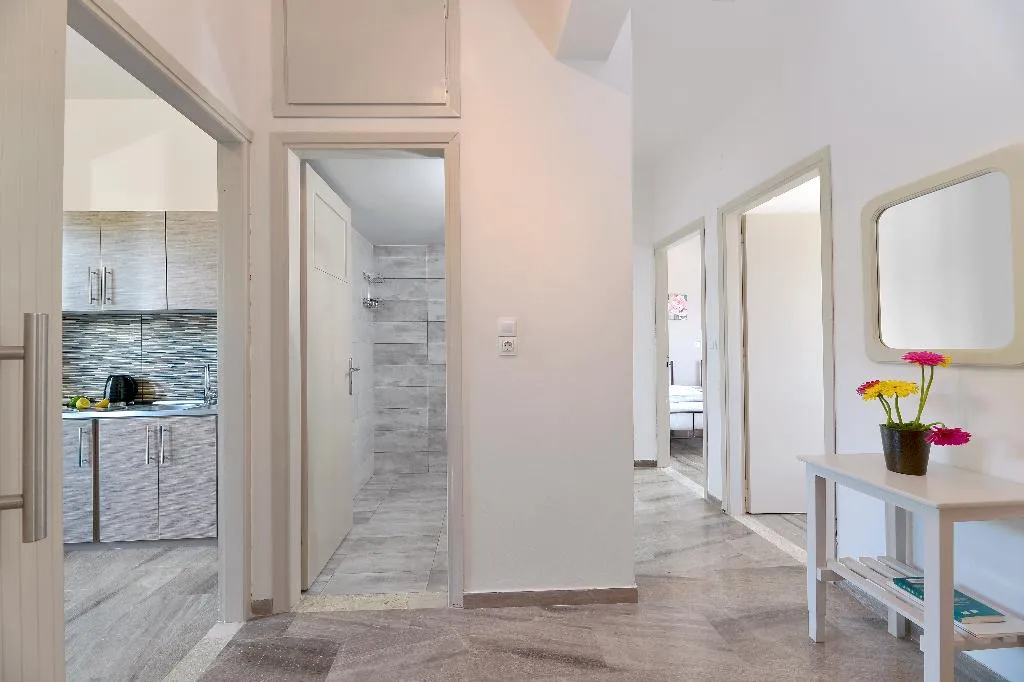 APARTMENT TWO BEDROOMS Room, ID Holiday Living, Athens