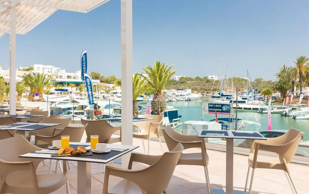 Terrace, Hotel Palia Puerto Del Sol, Majorca