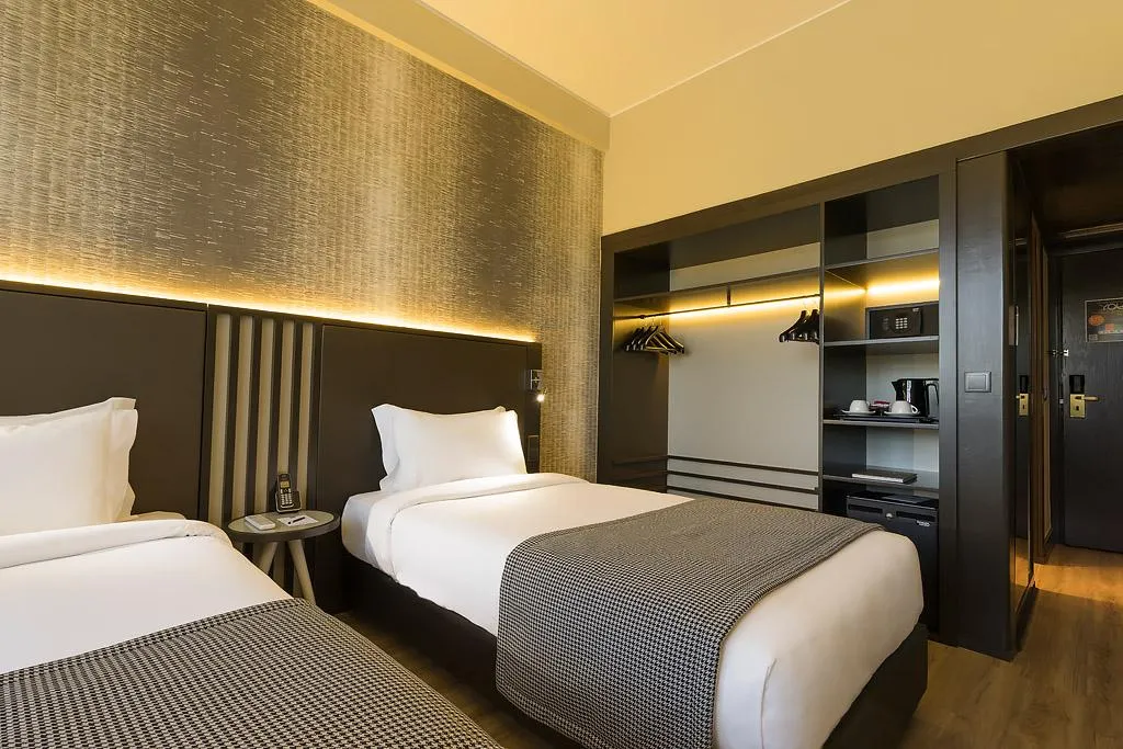 TWIN STANDARD Room, HF Fenix Lisboa, Lisbon