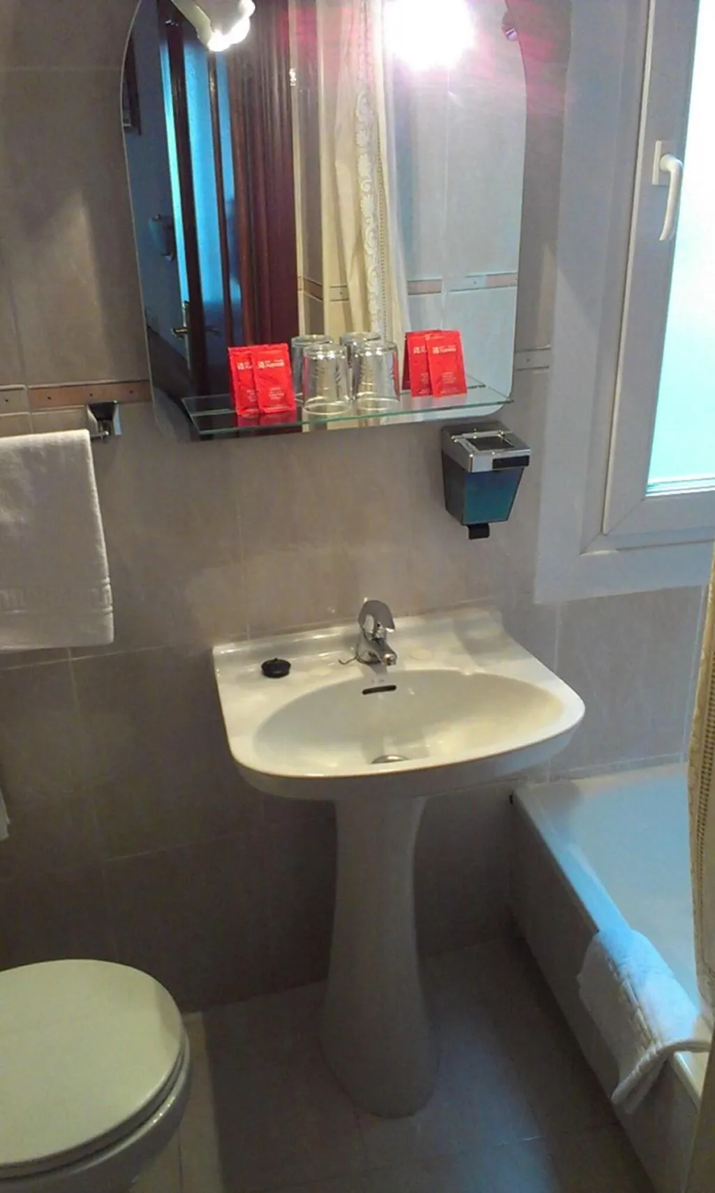 Room, Hostal Zamora, Madrid