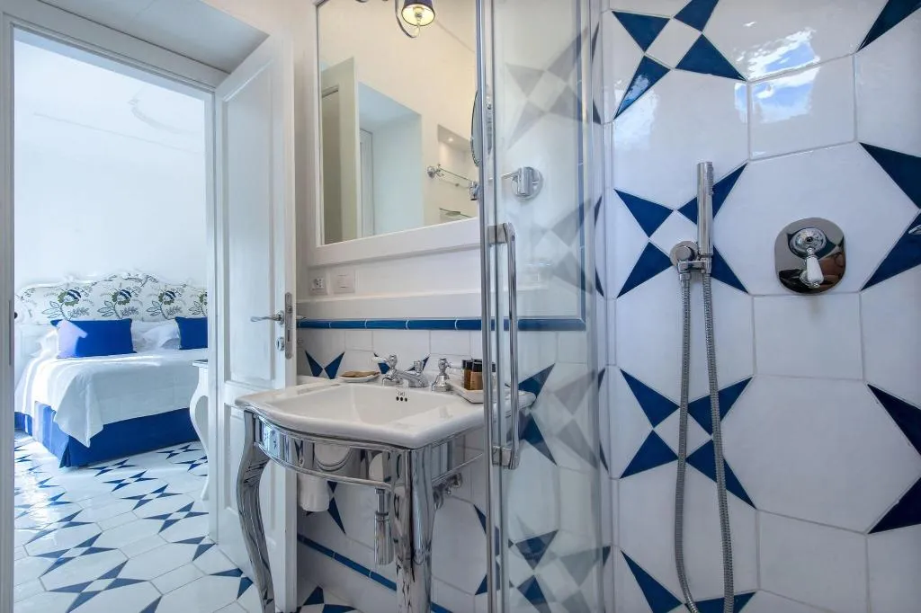 DOUBLE QUEEN SIZE BED Room, Hotel Onda Verde, Naples