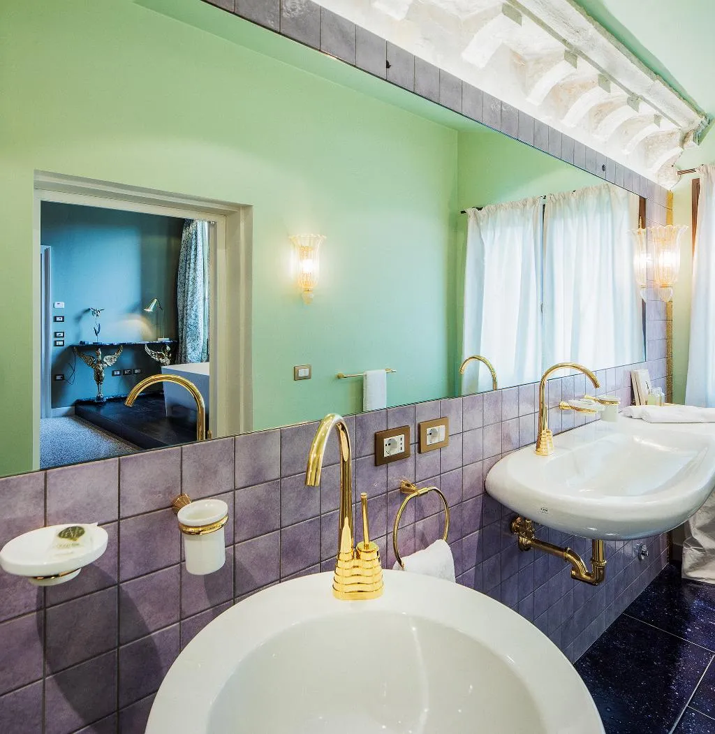 JUNIOR SUITE DELUXE CANAL VIEW Room, Hotel Heureka, Venice